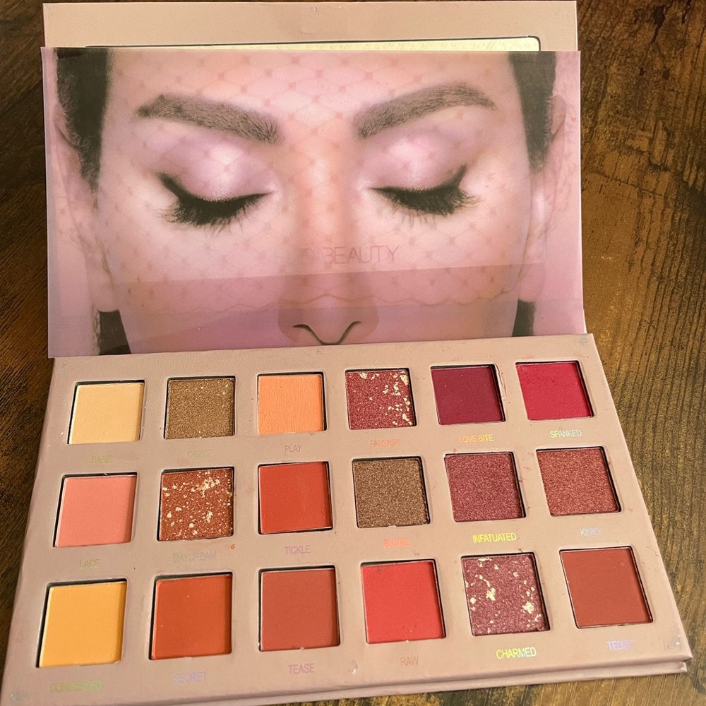 HUDA Beauty, Nude EyeShadow Palette
